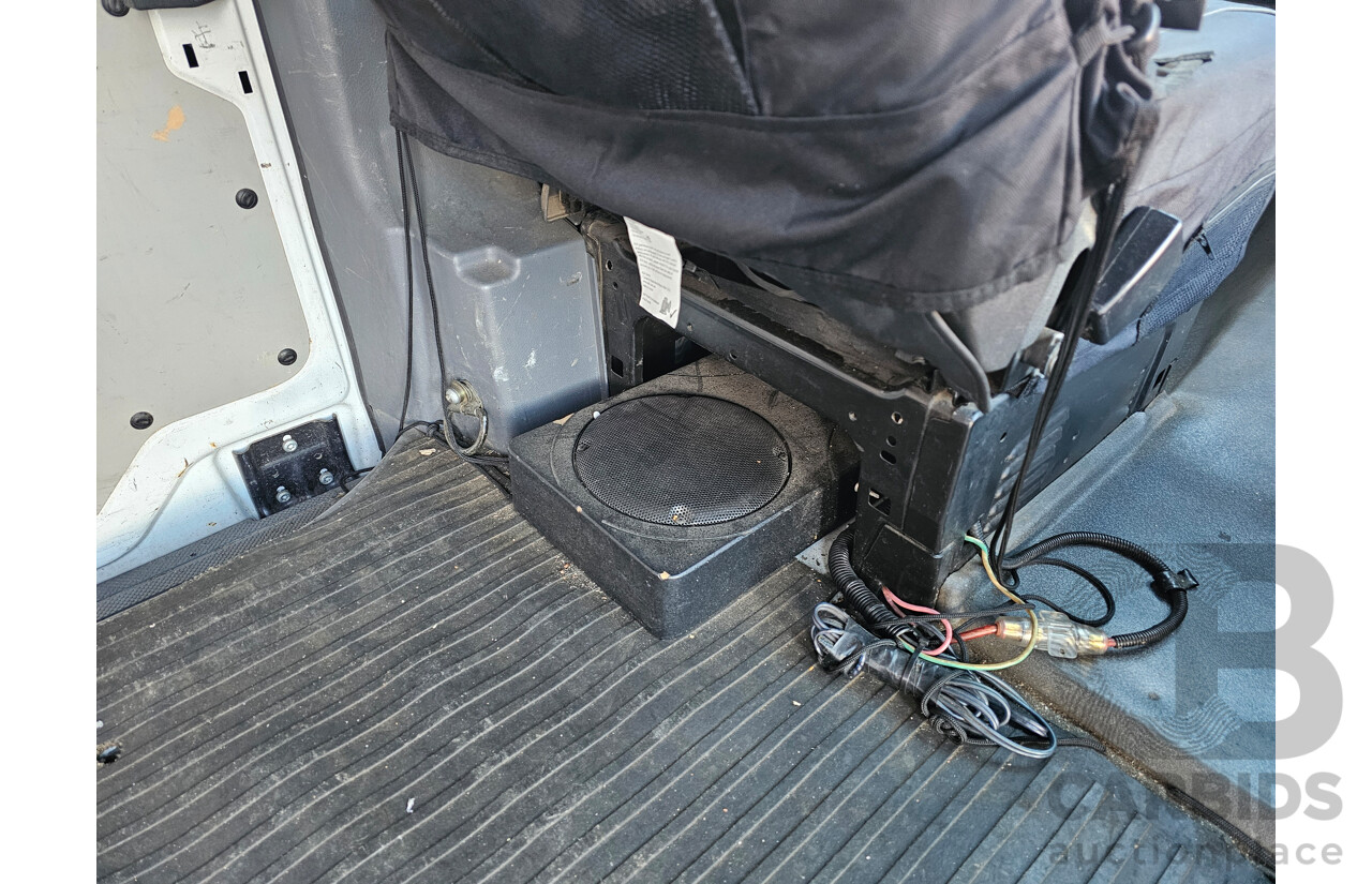 8/2004 Mercedes-Benz Vito 115cdi Compact  4d Van White 2.1L