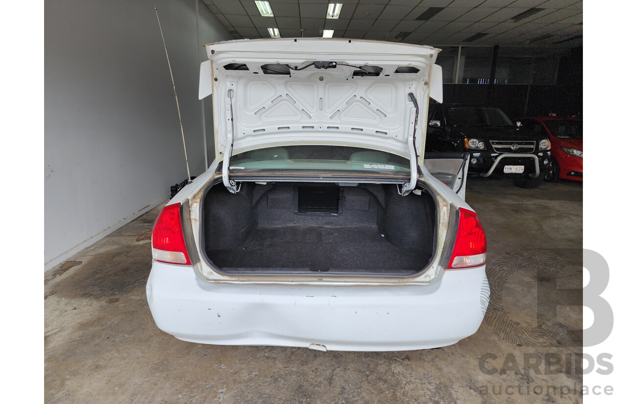 03/2004 Mitsubishi Verada Ei FWD KL 4D Sedan White 3.5L