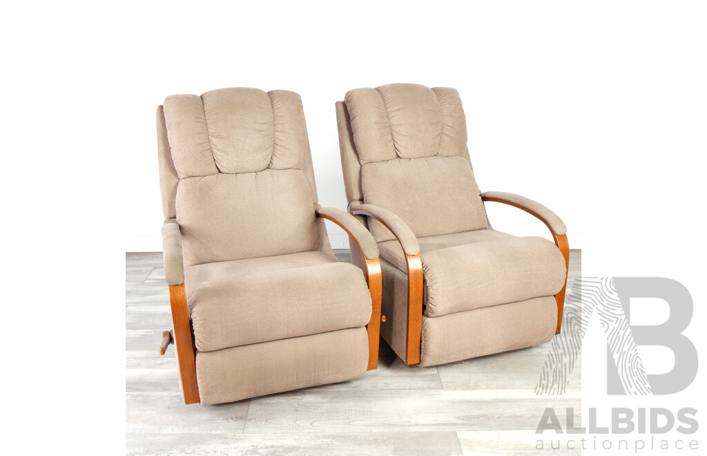 Modern LA-Z-Boy Three Piece Lounge Suite