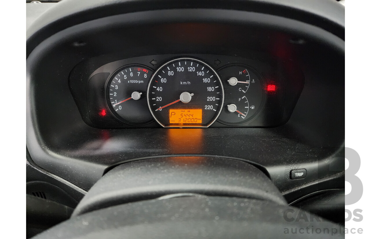 08/2008 Kia Rondo EX FWD UN 4D Wagon White 2.0L