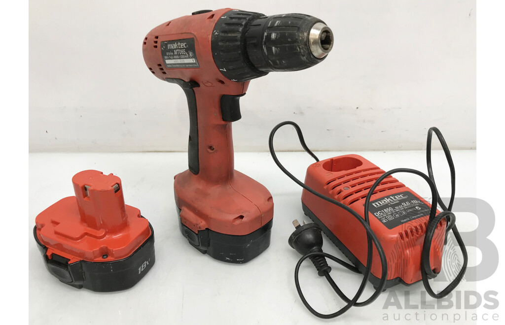 Maktec (MT065) Cordless 18V Drill with Batteries and Charger