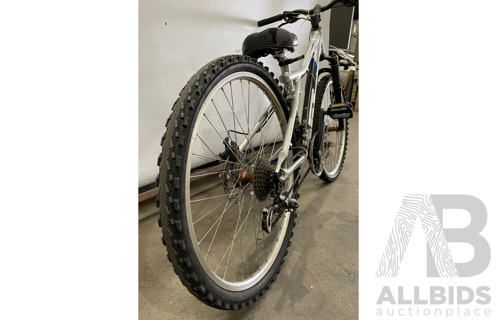 GT Avalanche 3.0 12 Speed Mountain Bike