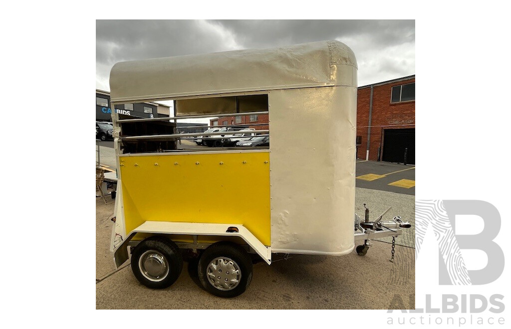 01/1980 Home-Built Dual Axle Horse Float