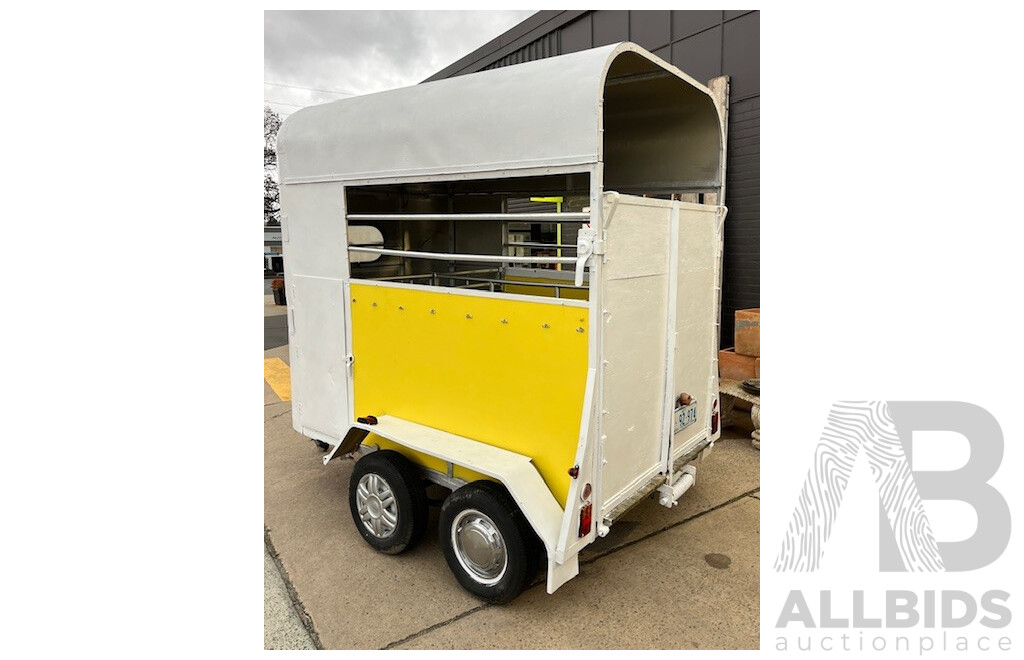 01/1980 Home-Built Dual Axle Horse Float