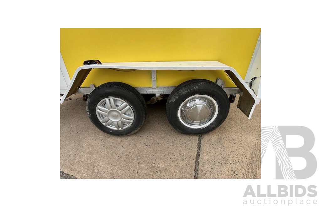 01/1980 Home-Built Dual Axle Horse Float