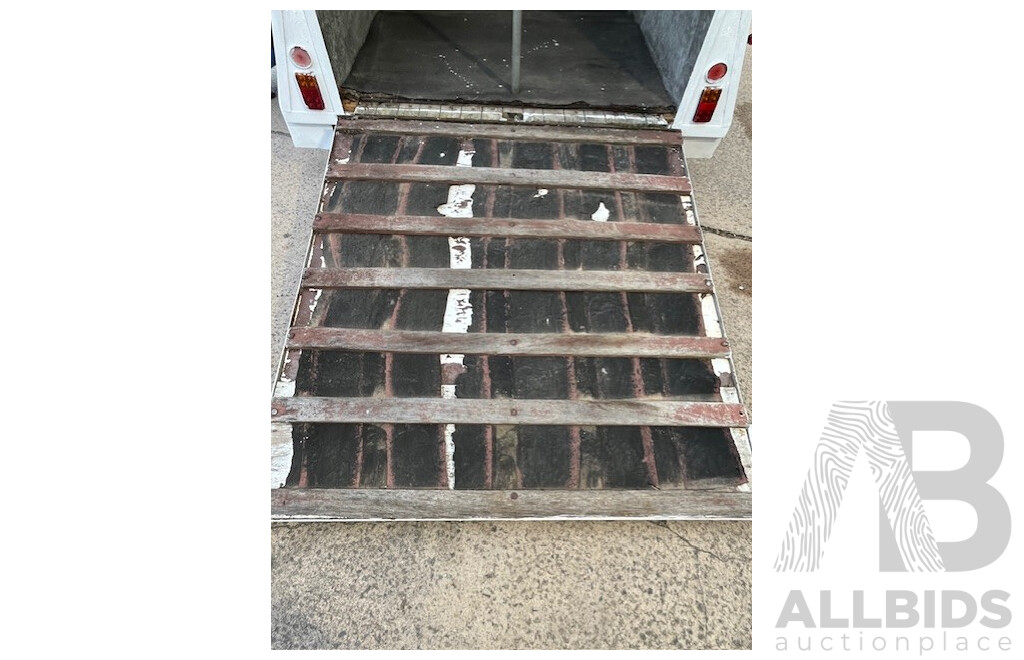 01/1980 Home-Built Dual Axle Horse Float