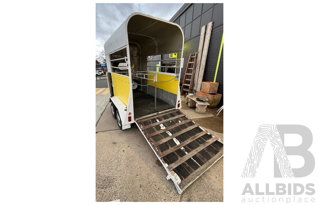 01/1980 Home-Built Dual Axle Horse Float