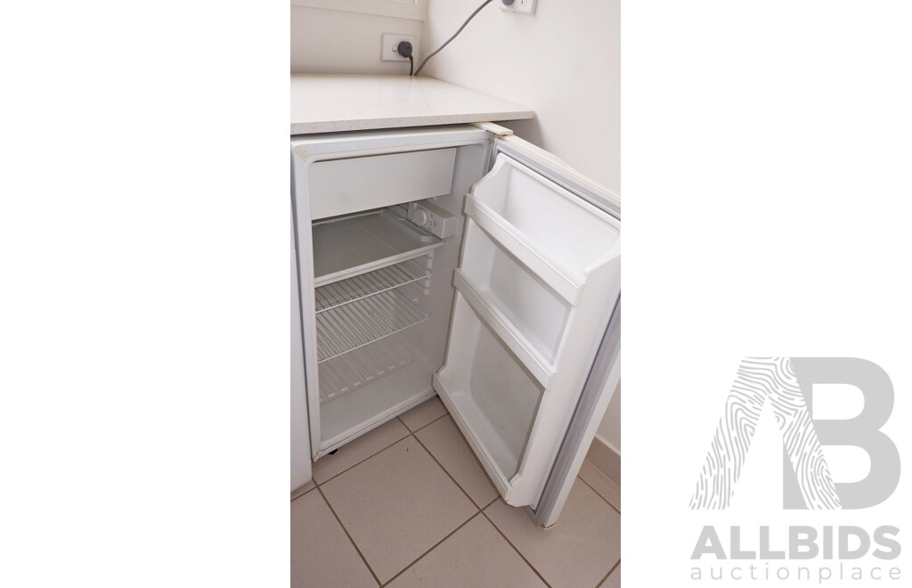 Westinghouse Bar Fridge