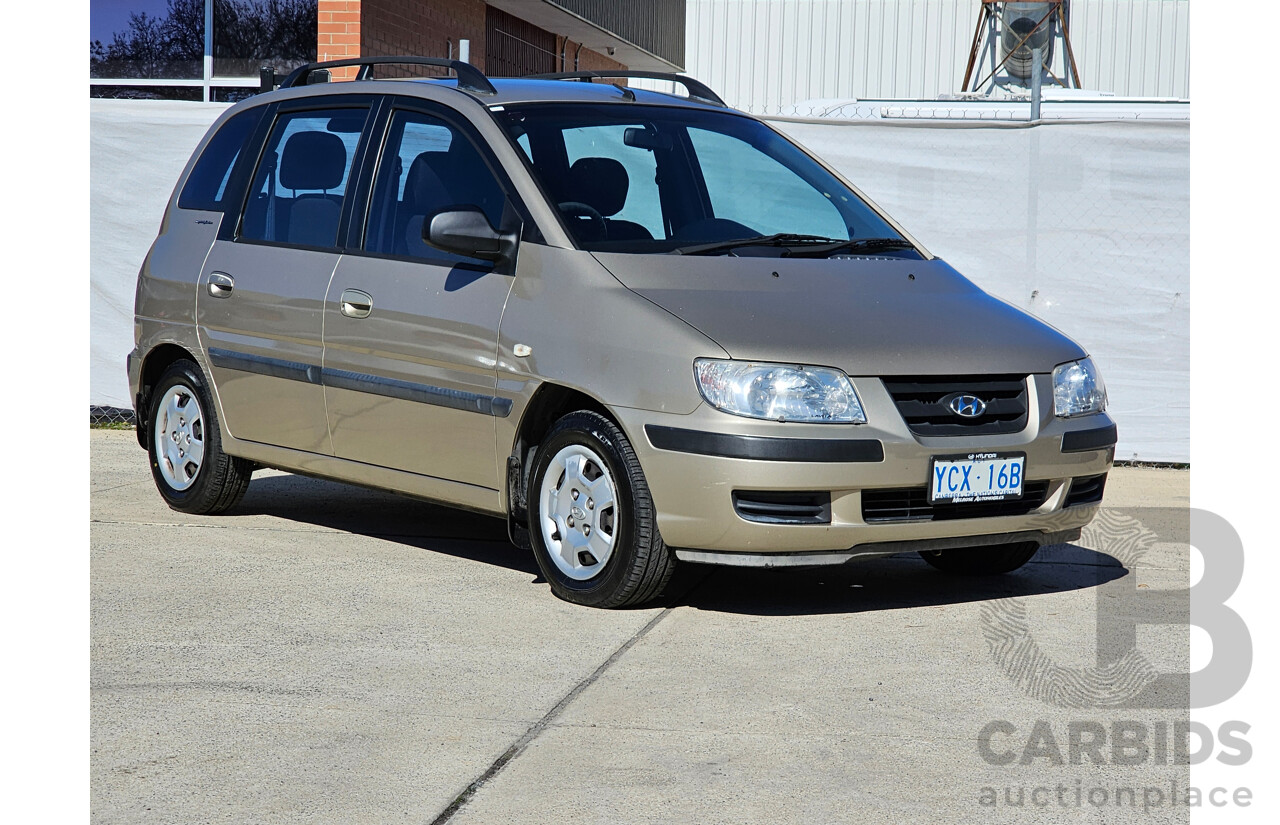 2/2002 Hyundai Elantra Lavita GLS FC 5d Hatchback Beige 1.8L