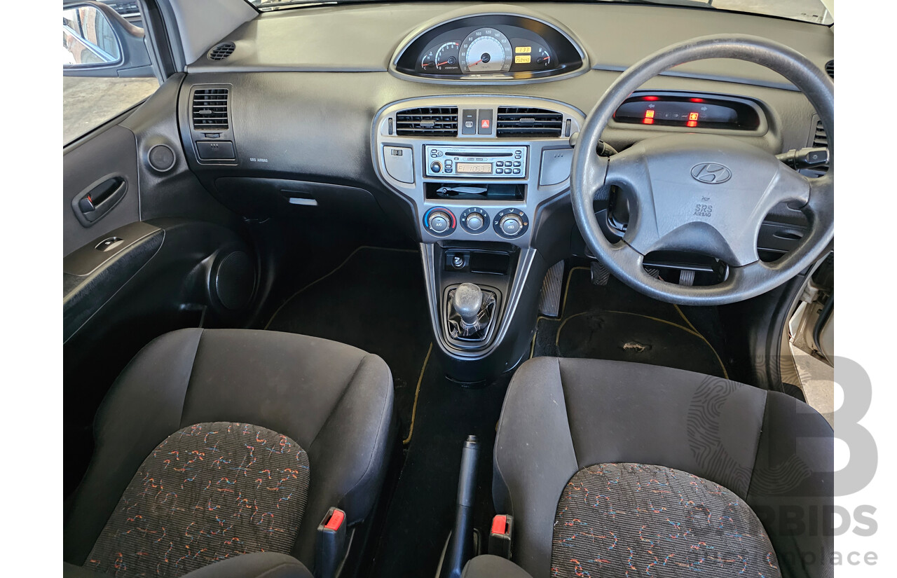 2/2002 Hyundai Elantra Lavita GLS FC 5d Hatchback Beige 1.8L