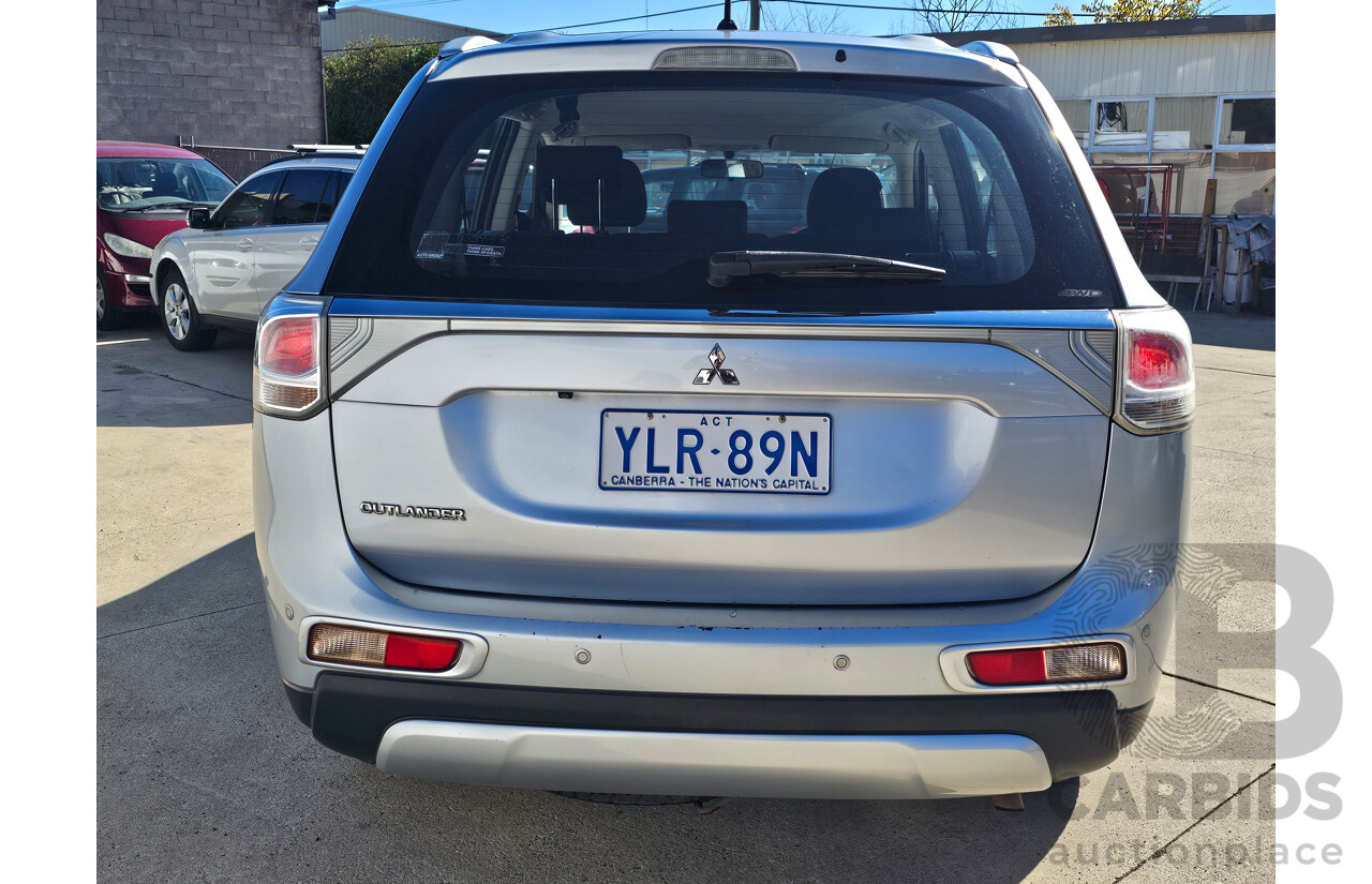 11/2014 Mitsubishi Outlander ES (4x4) ZJ MY14 4d Wagon Silver 2.4L