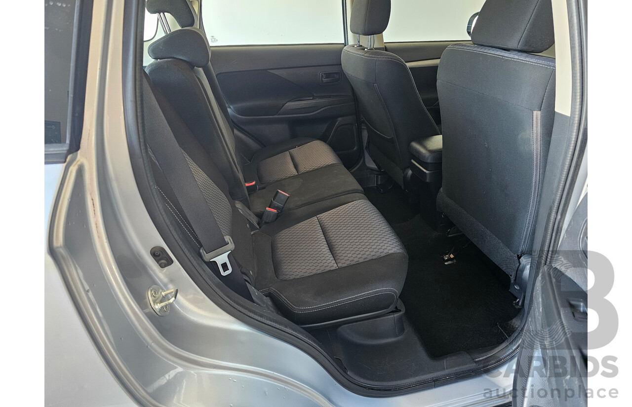 11/2014 Mitsubishi Outlander ES (4x4) ZJ MY14 4d Wagon Silver 2.4L