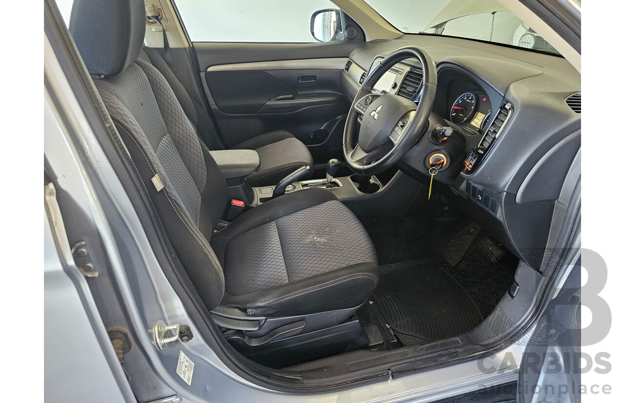 11/2014 Mitsubishi Outlander ES (4x4) ZJ MY14 4d Wagon Silver 2.4L