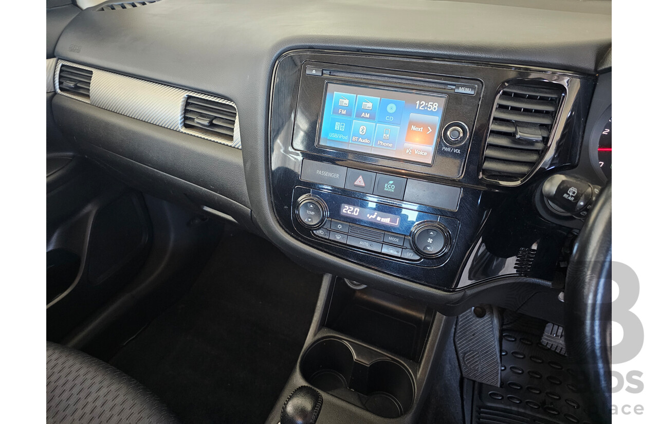 11/2014 Mitsubishi Outlander ES (4x4) ZJ MY14 4d Wagon Silver 2.4L