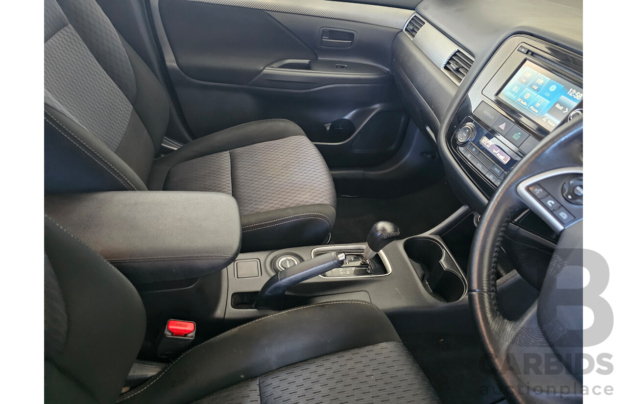 11/2014 Mitsubishi Outlander ES (4x4) ZJ MY14 4d Wagon Silver 2.4L