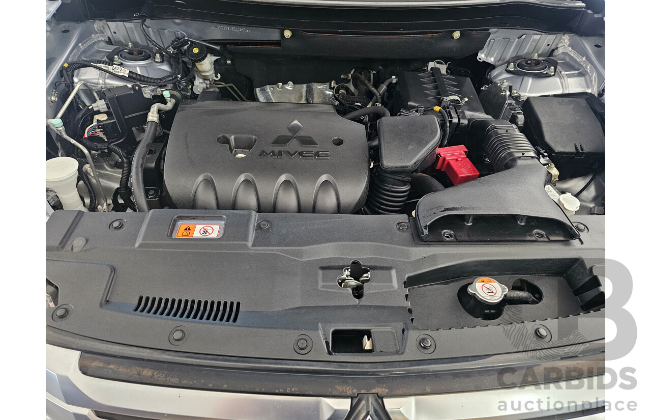 11/2014 Mitsubishi Outlander ES (4x4) ZJ MY14 4d Wagon Silver 2.4L