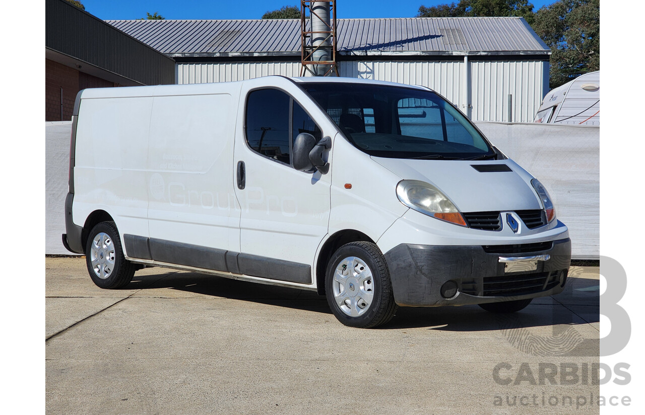 11/2007 Renault Trafic LWB FWD  2D Van White 1.9L