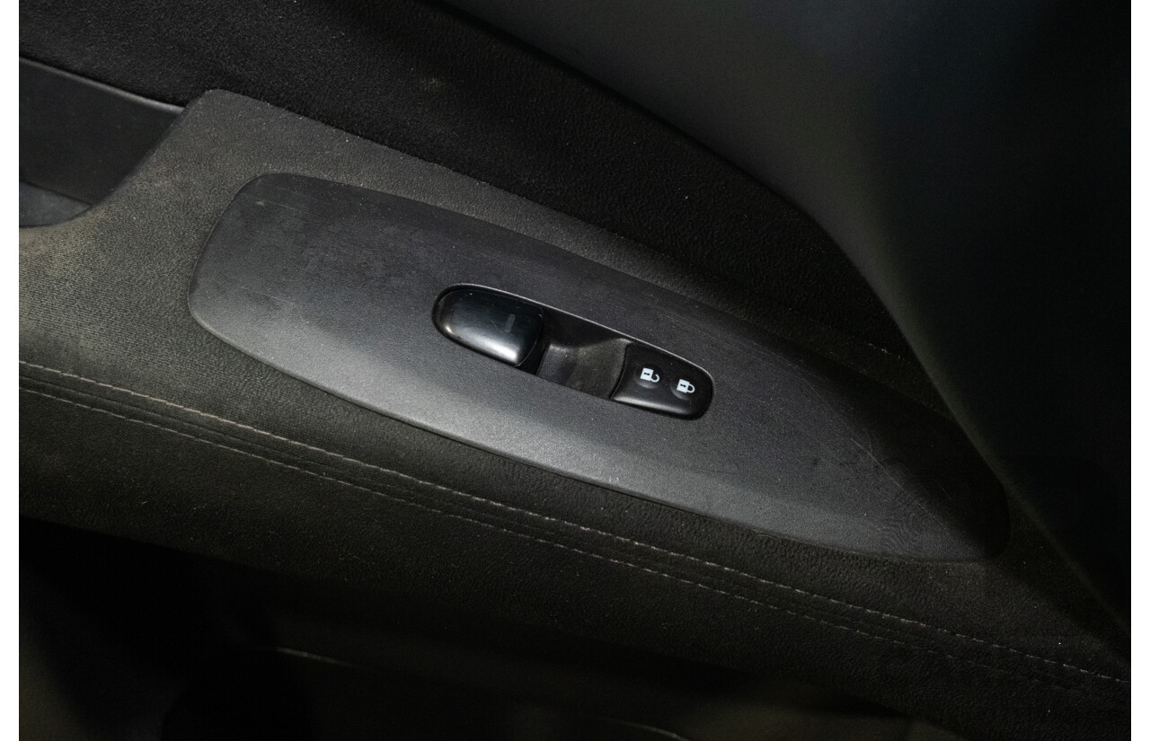 7/2015 Nissan Pathfinder ST R52 4d Wagon Metallic Silver V6 3.5L - 7 Seater