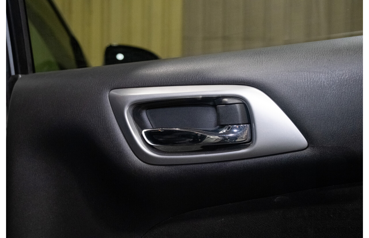 7/2015 Nissan Pathfinder ST R52 4d Wagon Metallic Silver V6 3.5L - 7 Seater