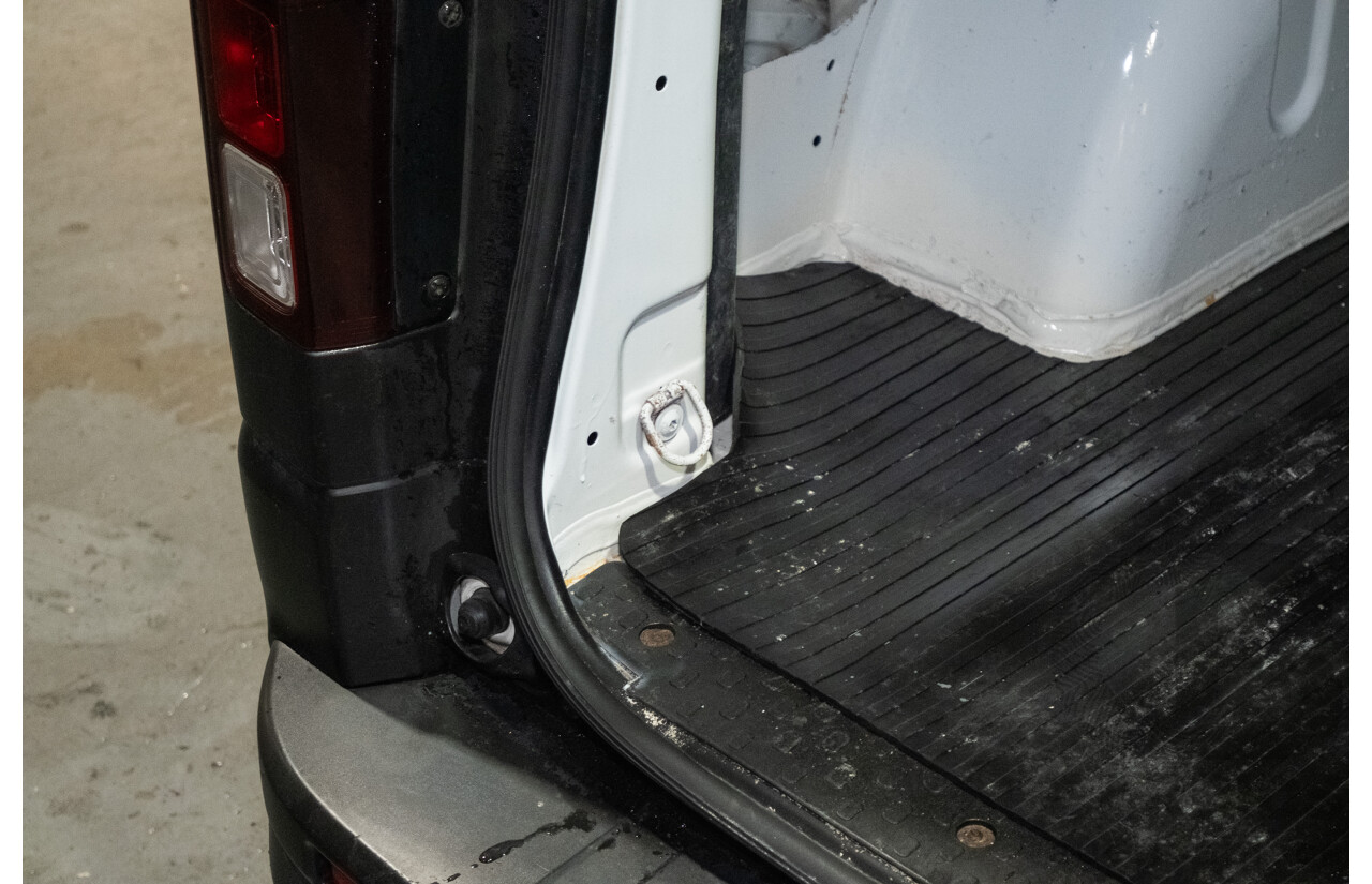 1/2019 Renault Trafic SWB X82 4d Van White Turbo Diesel 1.6L