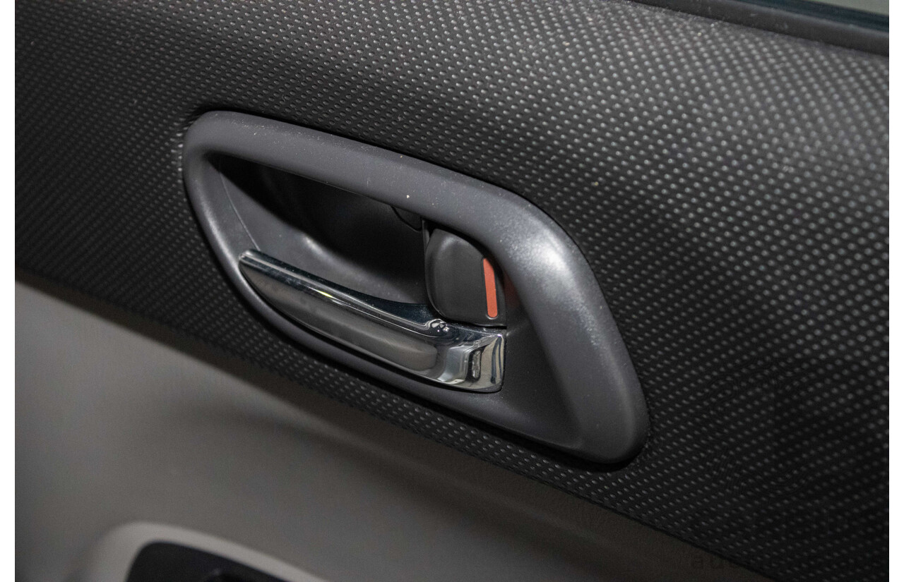 2/2005 Subaru Forester XS MY05 4d Wagon Silver 2.5L