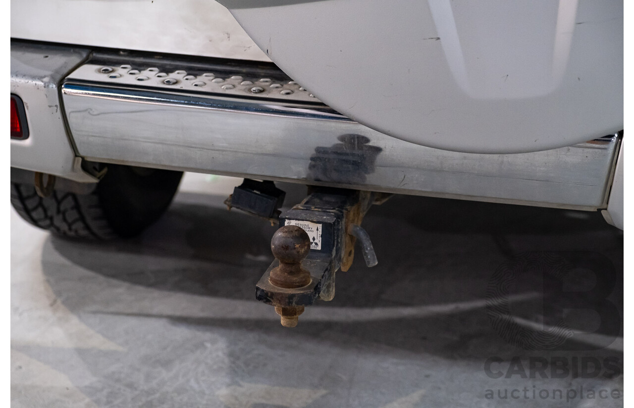 9/2002 Mitsubishi Pajero Exceed LWB (4x4) NM 4d Wagon White V6 3.5L - 7 Seater