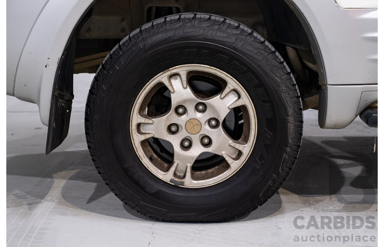 9/2002 Mitsubishi Pajero Exceed LWB (4x4) NM 4d Wagon White V6 3.5L - 7 Seater