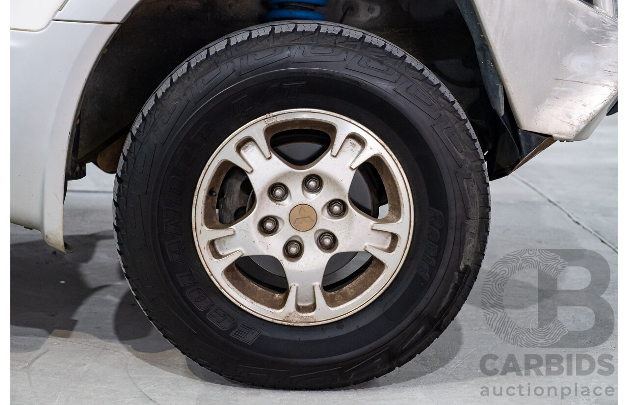 9/2002 Mitsubishi Pajero Exceed LWB (4x4) NM 4d Wagon White V6 3.5L - 7 Seater