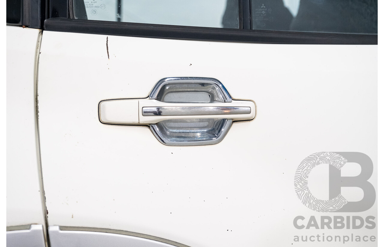 9/2002 Mitsubishi Pajero Exceed LWB (4x4) NM 4d Wagon White V6 3.5L - 7 Seater
