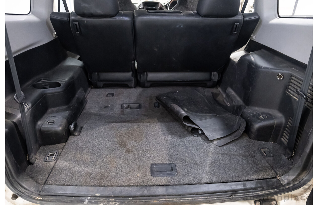 9/2002 Mitsubishi Pajero Exceed LWB (4x4) NM 4d Wagon White V6 3.5L - 7 Seater