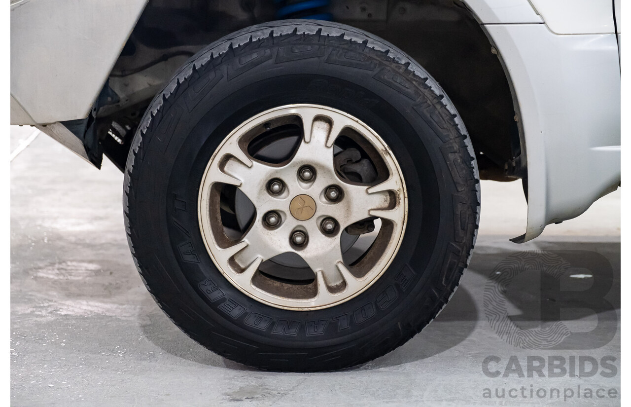 9/2002 Mitsubishi Pajero Exceed LWB (4x4) NM 4d Wagon White V6 3.5L - 7 Seater