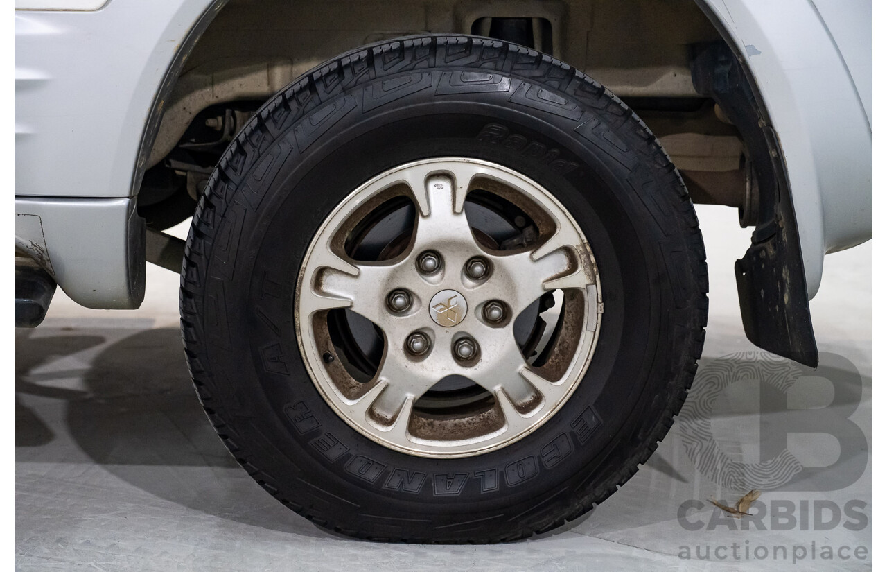 9/2002 Mitsubishi Pajero Exceed LWB (4x4) NM 4d Wagon White V6 3.5L - 7 Seater