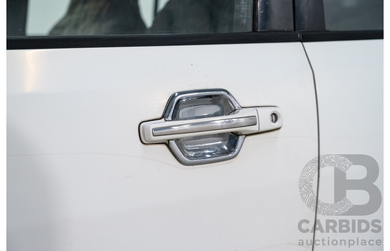 9/2002 Mitsubishi Pajero Exceed LWB (4x4) NM 4d Wagon White V6 3.5L - 7 Seater