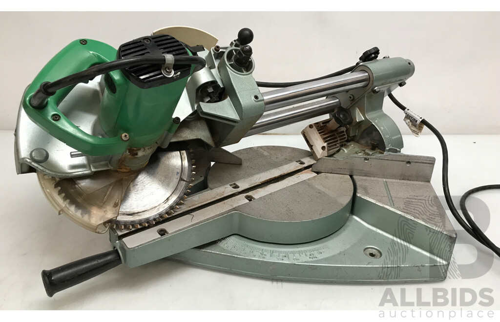 Hitachi (C8FB2) Sliding Side Compound Mitre Saw
