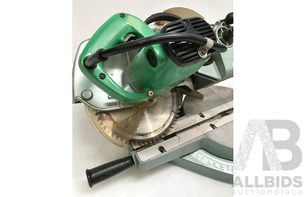 Hitachi (C8FB2) Sliding Side Compound Mitre Saw