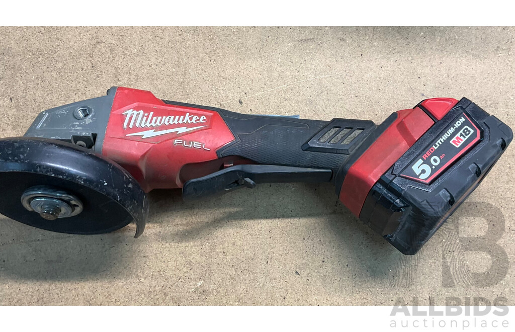 Assorted of MILWAUKEE  Power Tools in SIDCHROME Carry Bag