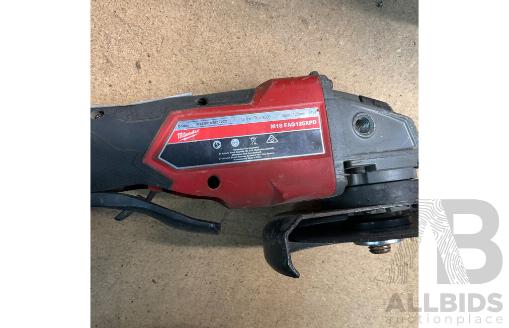 Assorted of MILWAUKEE  Power Tools in SIDCHROME Carry Bag