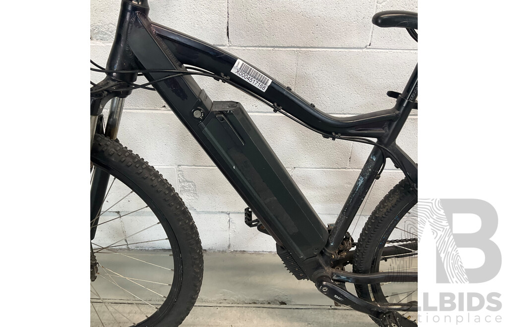 BLACK Suntour E-Bike W/ Offroad Tyres (50cm Frame)