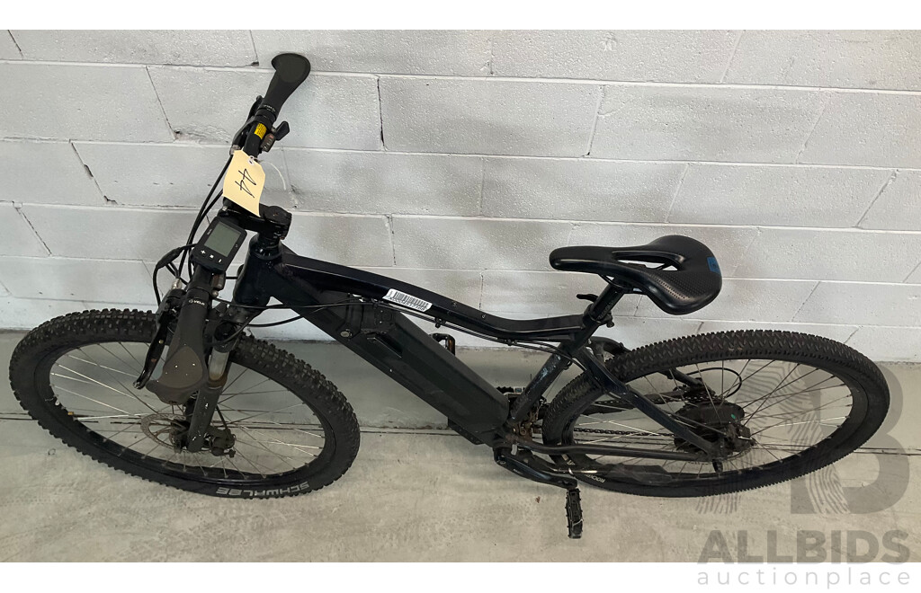 BLACK Suntour E-Bike W/ Offroad Tyres (50cm Frame)