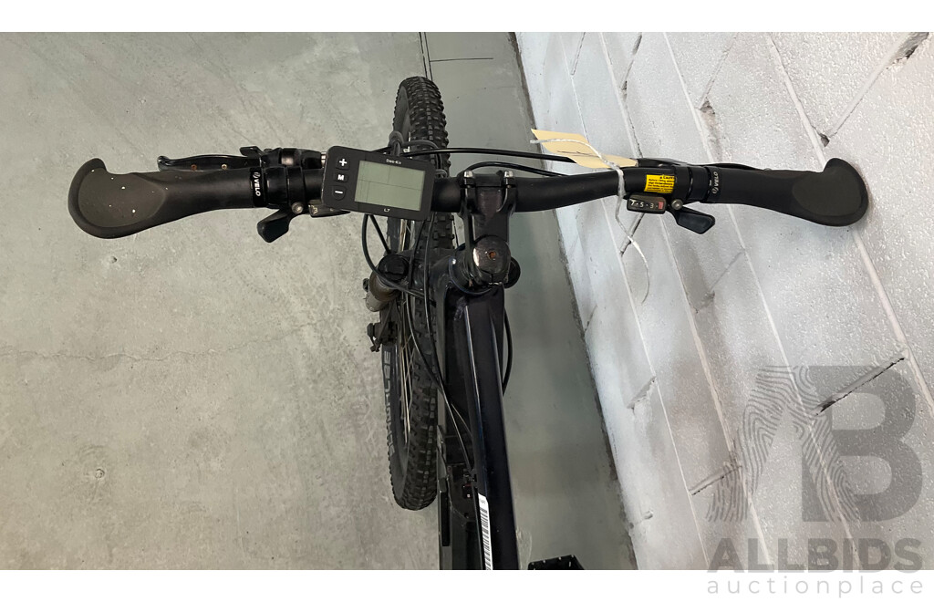 BLACK Suntour E-Bike W/ Offroad Tyres (50cm Frame)