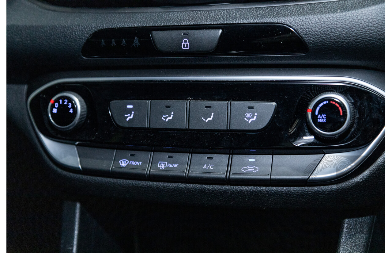 09/2017 Hyundai i30 Active MY18 PD 4d Hatch Platinum Silver Metallic 2.0L