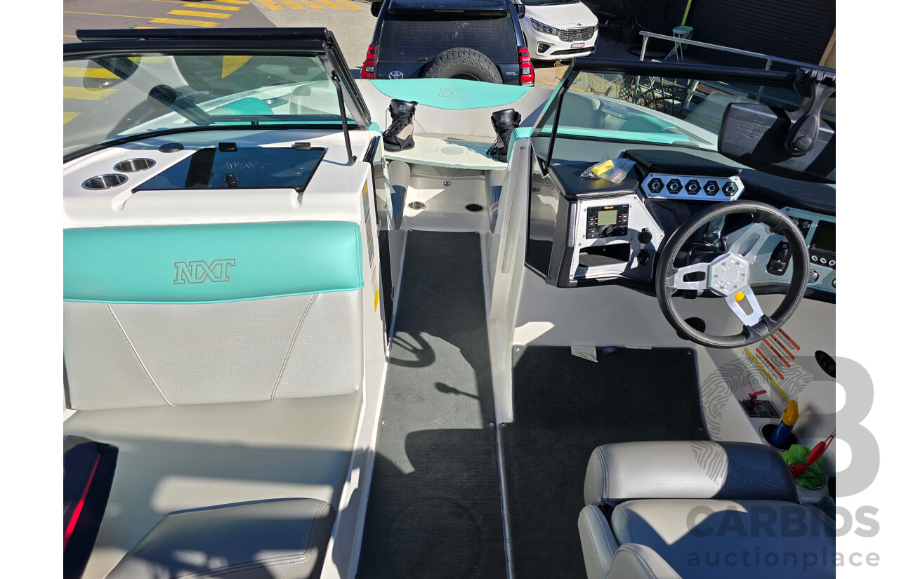 2019 MasterCraft NXT22 6.7m 14 Person Ski & Wake Boat Calypso Green 5.7L V8 320hp with 08/2018 Boatmate NXT22 Boat Trailer