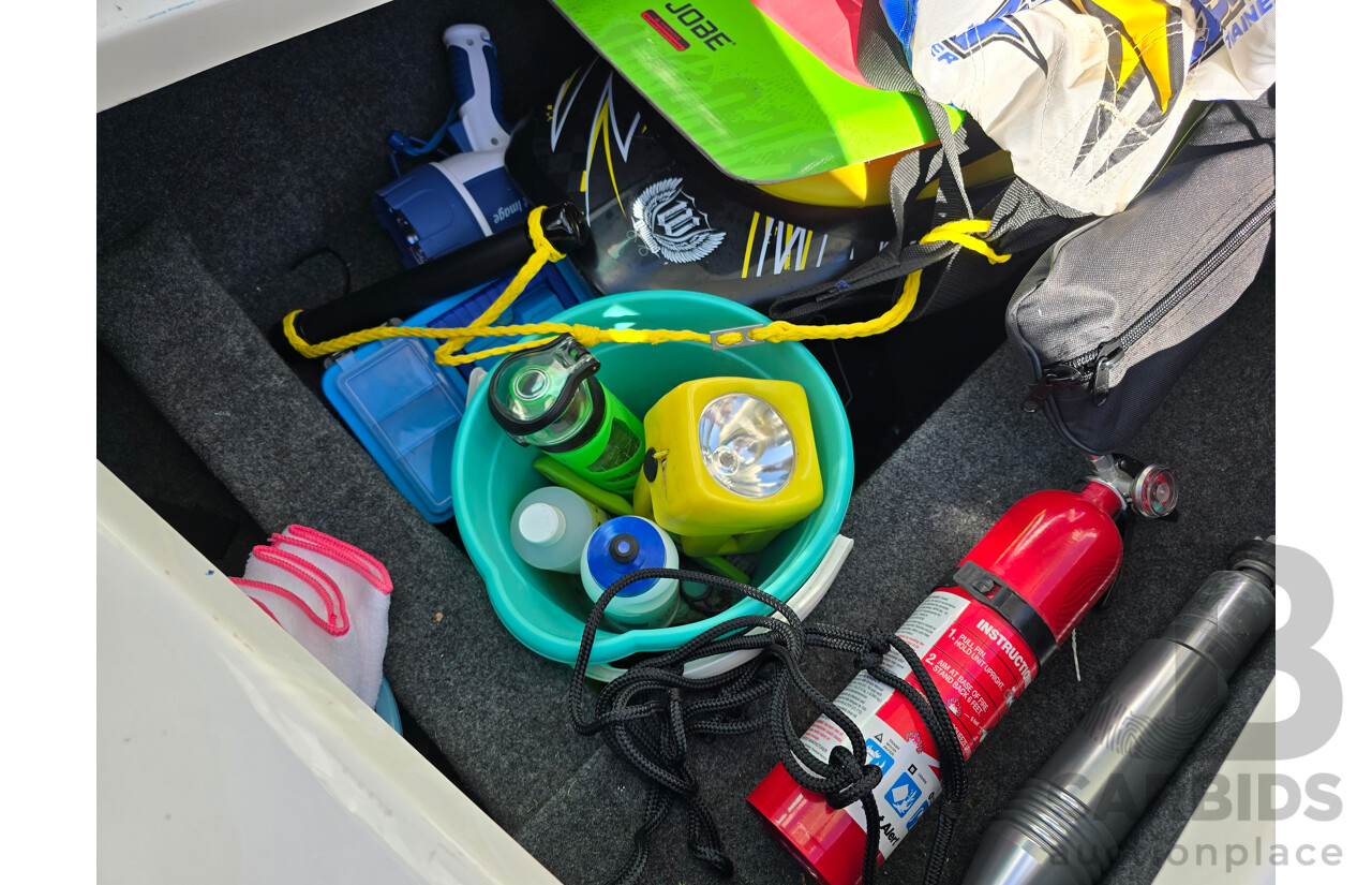 2019 MasterCraft NXT22 6.7m 14 Person Ski & Wake Boat Calypso Green 5.7L V8 320hp with 08/2018 Boatmate NXT22 Boat Trailer