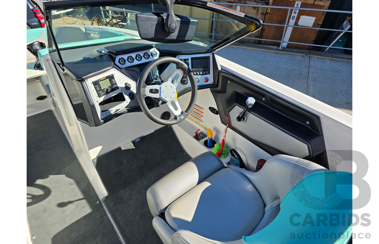 2019 MasterCraft NXT22 6.7m 14 Person Ski & Wake Boat Calypso Green 5.7L V8 320hp with 08/2018 Boatmate NXT22 Boat Trailer