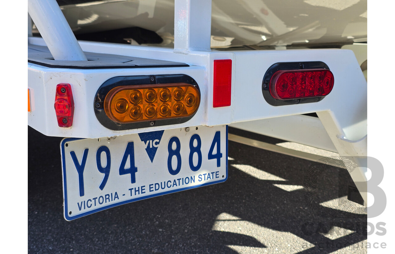 2019 MasterCraft NXT22 6.7m 14 Person Ski & Wake Boat Calypso Green 5.7L V8 320hp with 08/2018 Boatmate NXT22 Boat Trailer