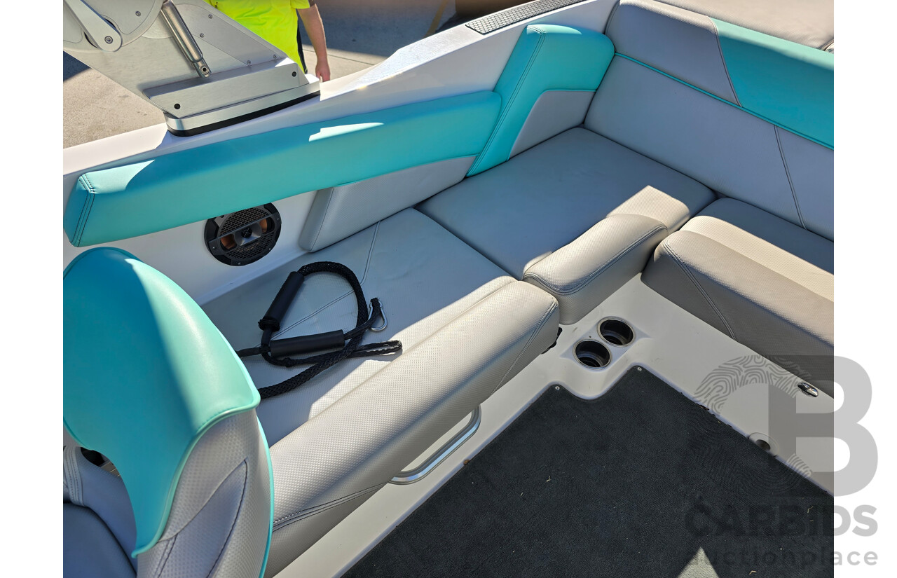 2019 MasterCraft NXT22 6.7m 14 Person Ski & Wake Boat Calypso Green 5.7L V8 320hp with 08/2018 Boatmate NXT22 Boat Trailer