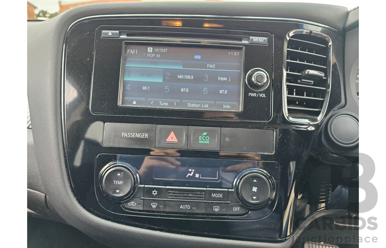 10/2015 Mitsubishi Outlander LS (4x2) ZK MY16 4d Wagon Titanium Metallic Grey 2.0L