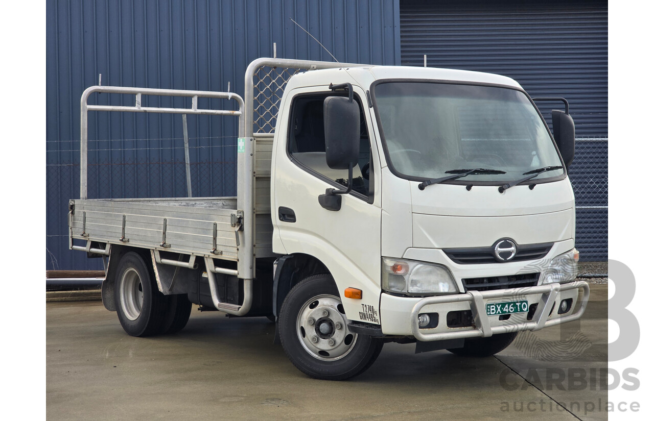 10/2013 Hino 300 Series 616 Series 2 (4x2) Trayback Truck 2d Cab Chassis White Turbo Diesel 4.0L