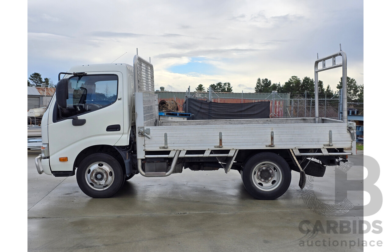 10/2013 Hino 300 Series 616 Series 2 (4x2) Trayback Truck 2d Cab Chassis White Turbo Diesel 4.0L