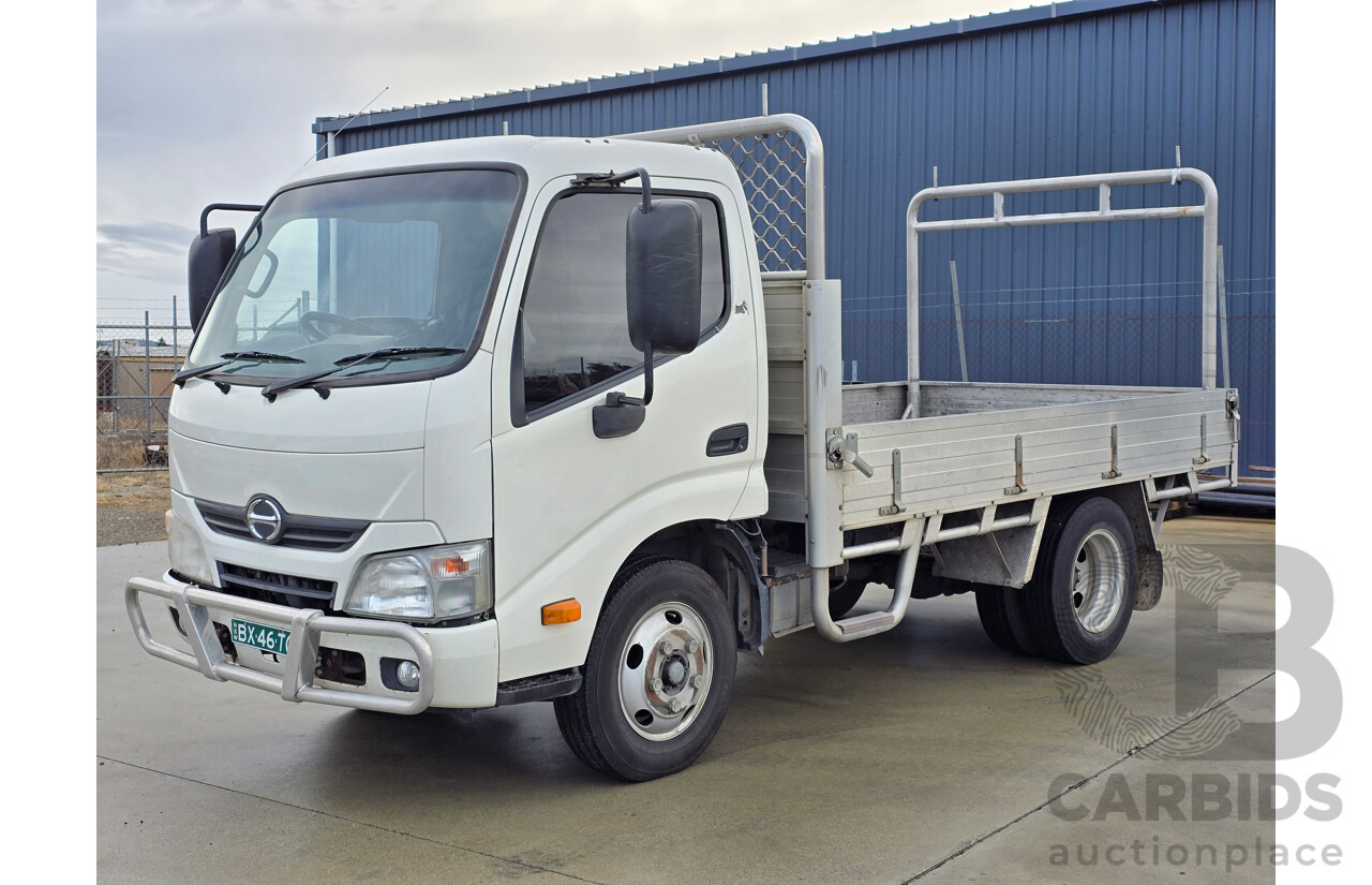 10/2013 Hino 300 Series 616 Series 2 (4x2) Trayback Truck 2d Cab Chassis White Turbo Diesel 4.0L